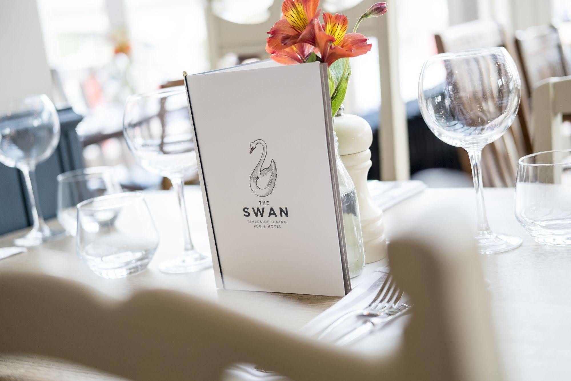 The Swan Hotel Staines-upon-Thames Exterior foto
